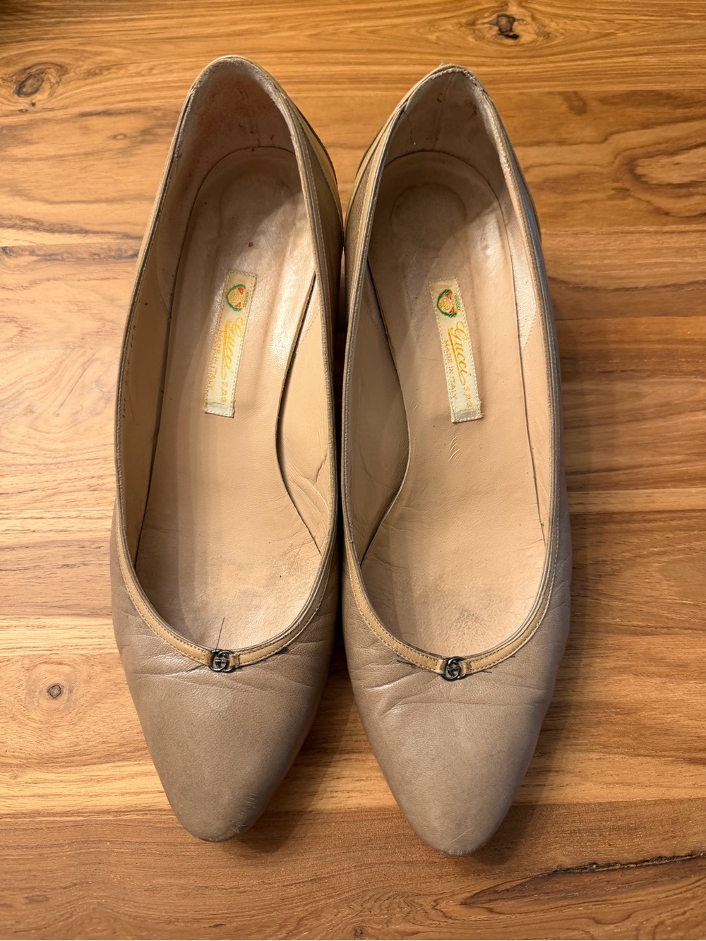 Vintage Gucci shoes women size 8.5 Classic Beige Women's Pointed-Toe Flats Fair